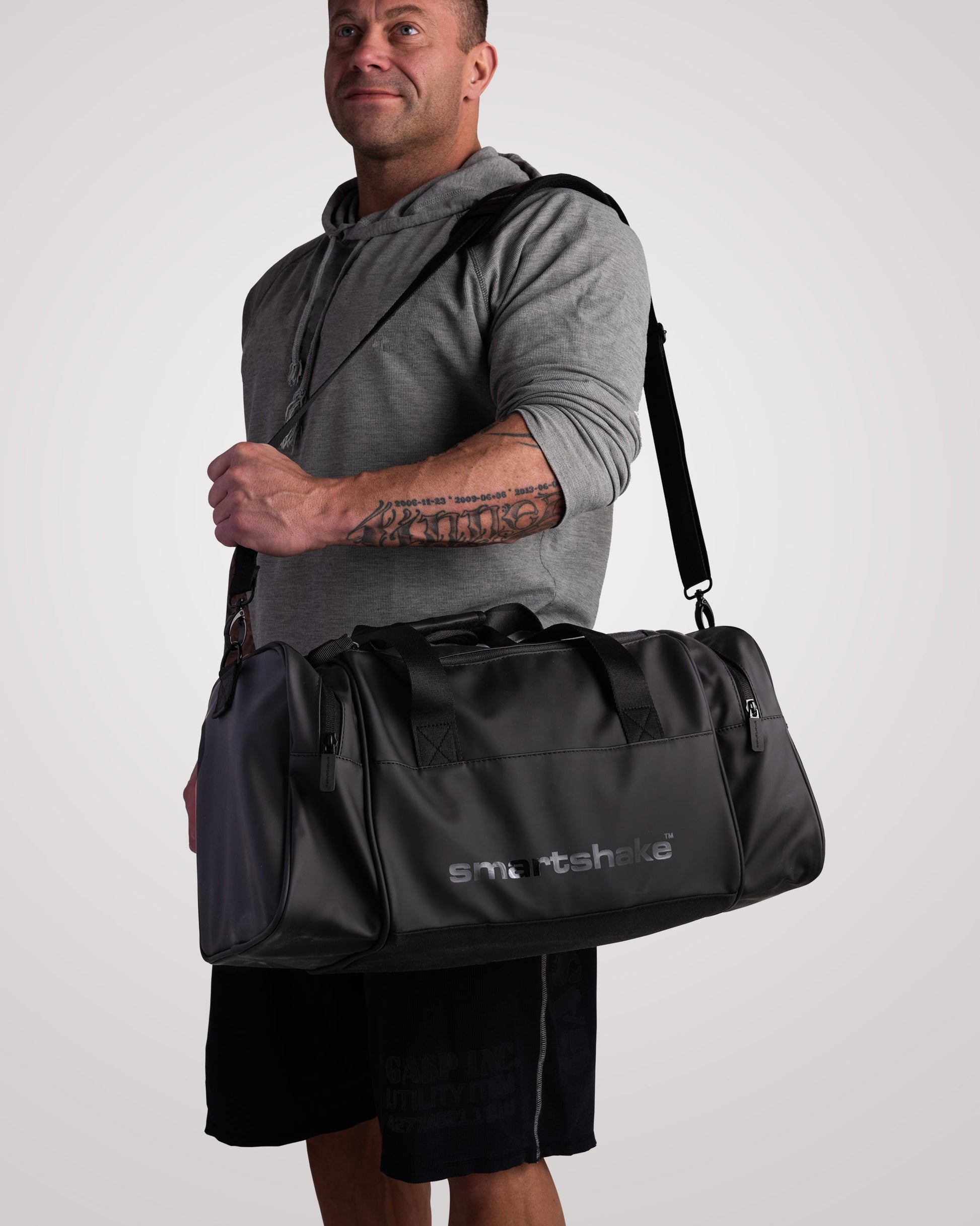 gym-bag-black-b1 Smartshake_GymBag_Black_lifestyle2.jpg