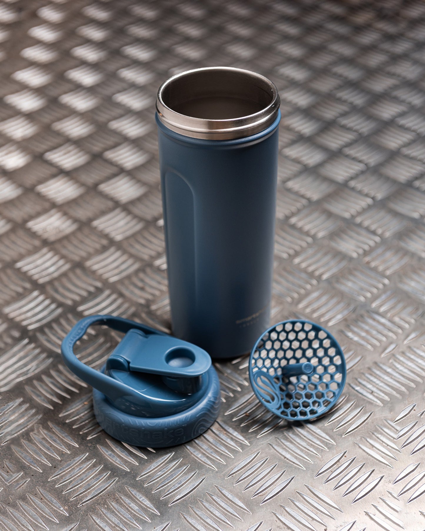 insulated-steel-shaker-faded-blue-h7 Smartshake_Insulated_Steel_Faded_Blue_Lifestyle.jpg