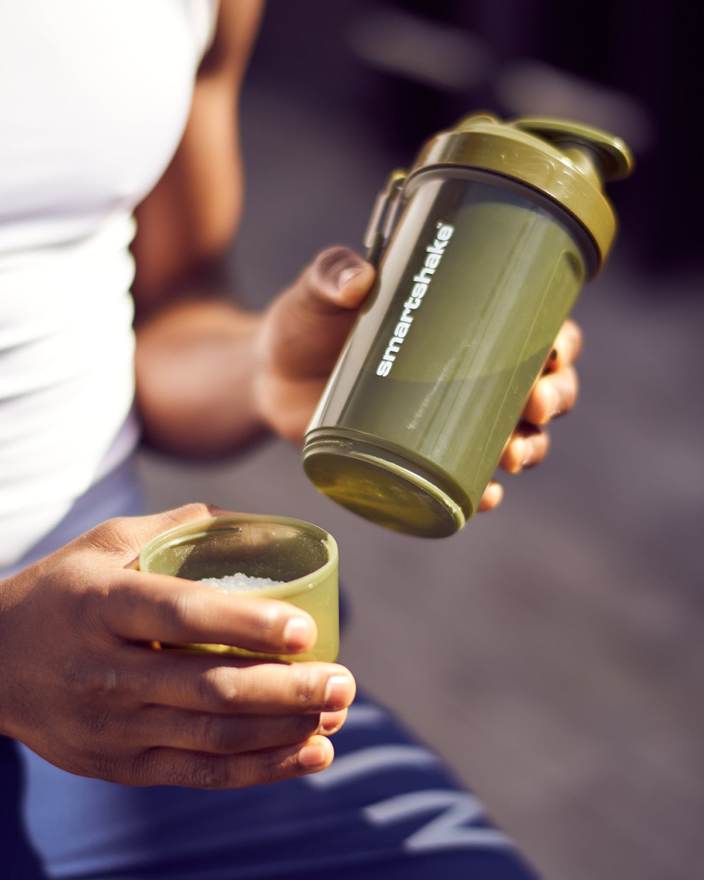 original2go-one-army-green-l3 Smartshake_O2Go_Army_green_lifestyle.jpg