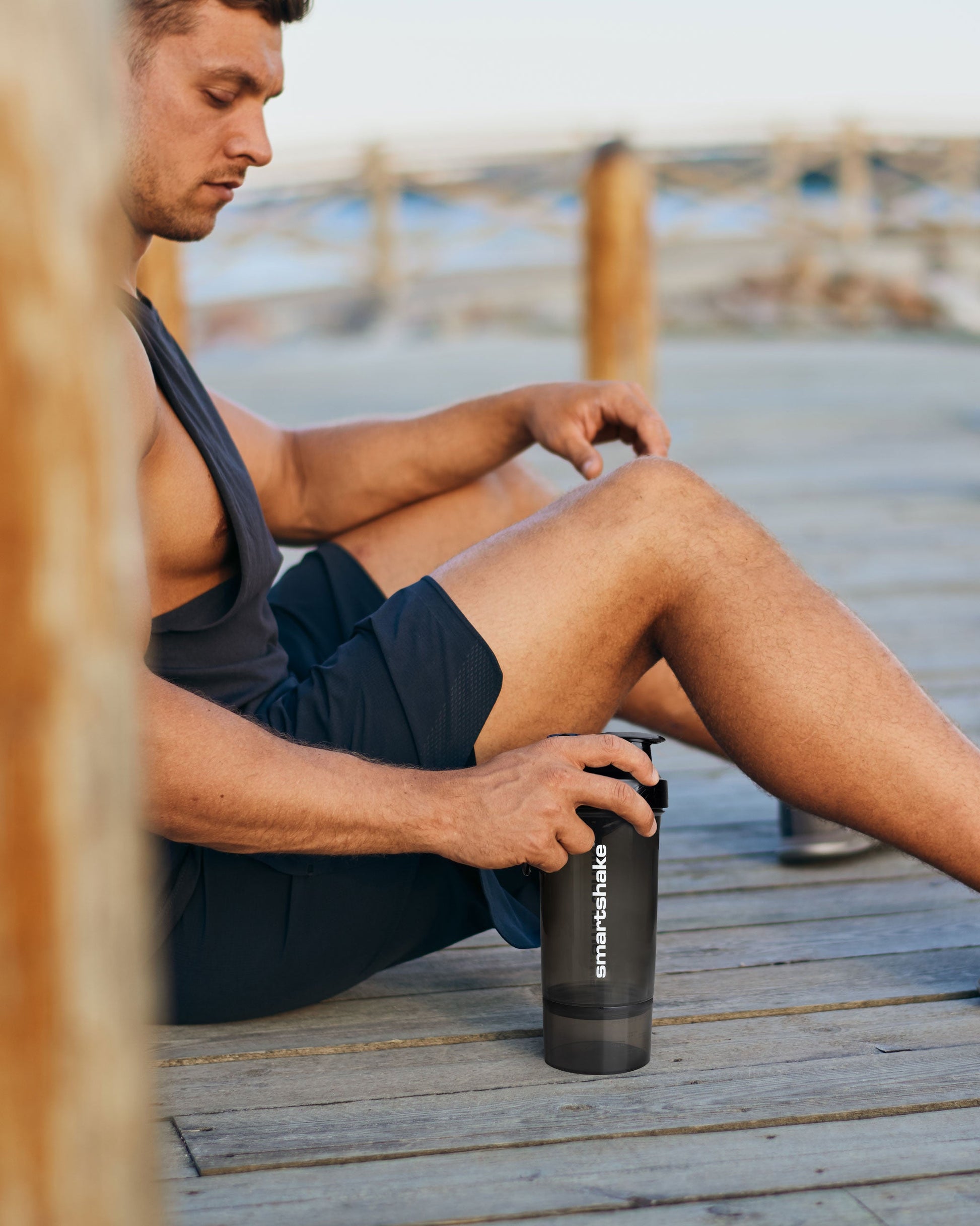 original2go-one-gunsmoke-black-t6 Smartshake_Original2Go-ONE-Gunsmoke-Black_lifestyle2.jpg