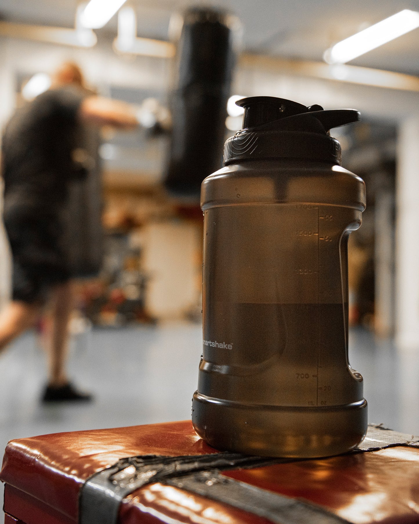 ultimate-jug-black-p9 Smartshake_Ultimate_Jug_black_lifestyle2w.jpg