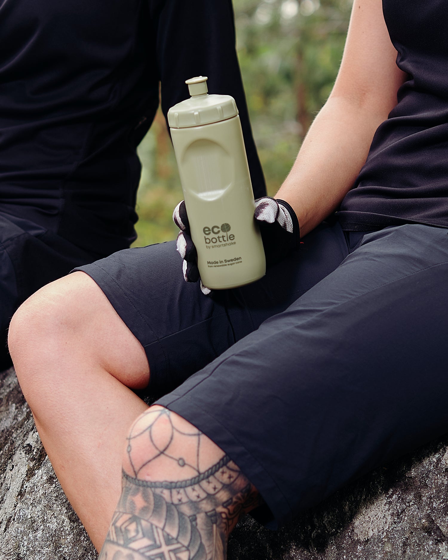 ecobottle-500-squeeze-dusky-green-n7 samrtshake_ecobottle_500_squeeze_lifestyle_dusky_green.jpg