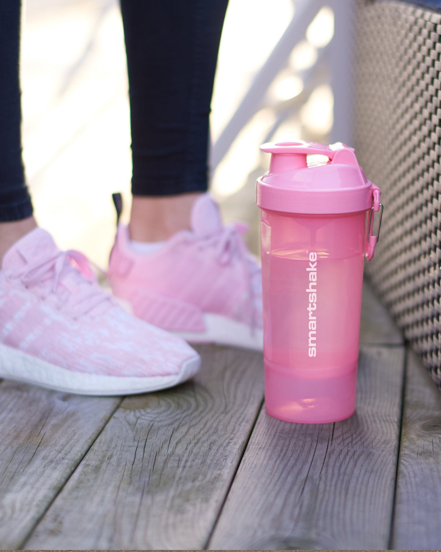 original2go-one-light-pink-d1 smartshake_02go_pink_lifestyle.jpg